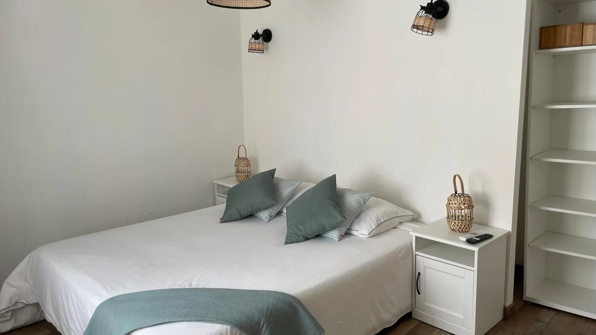 Appartement Charmante Maison De Ville Avec Cour Exterieure Arles France